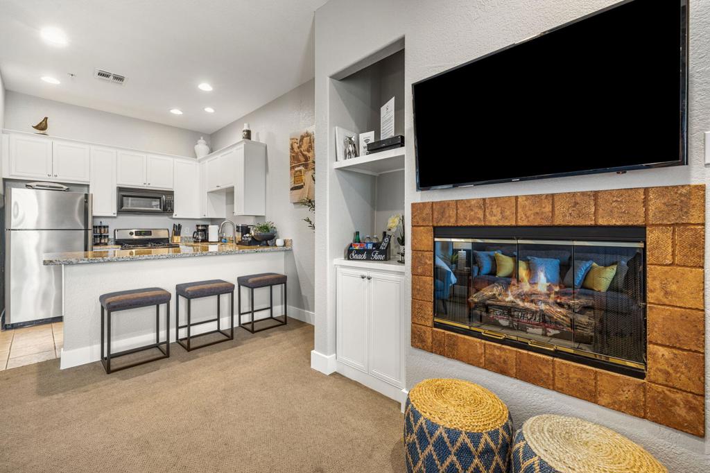 50610 Santa Rosa Plaza 7