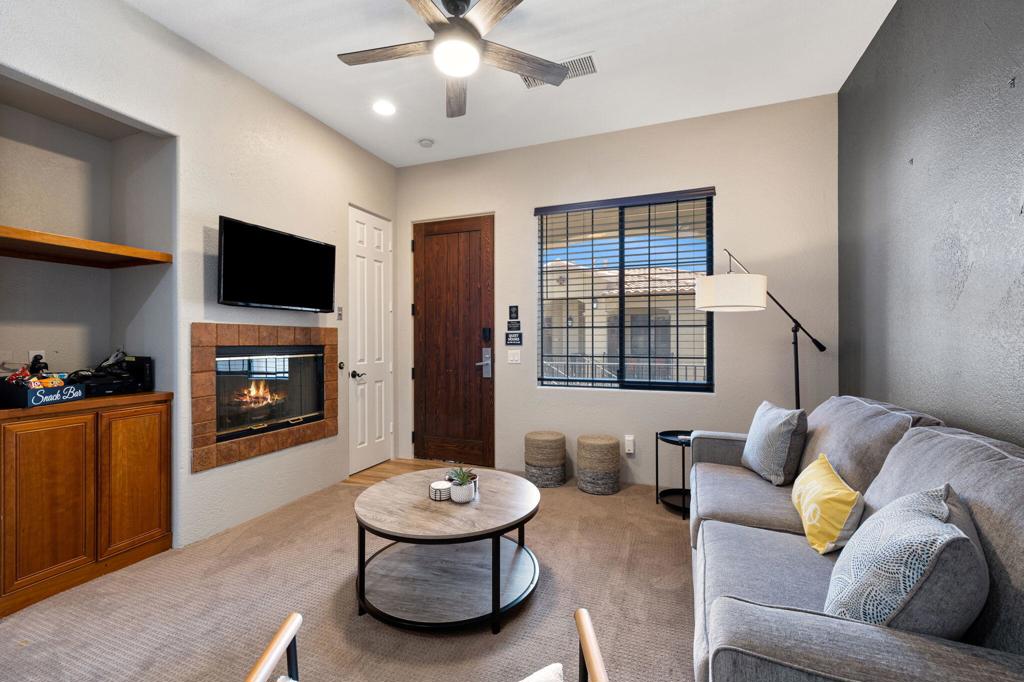 50660 Santa Rosa Plaza 5