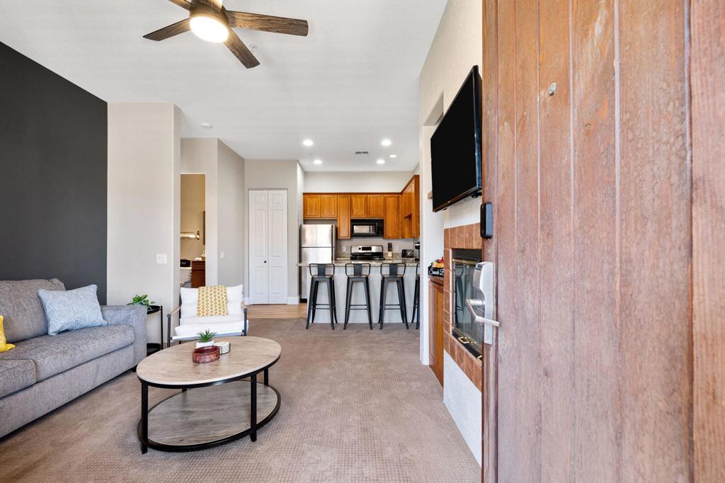 50660 Santa Rosa Plaza 5