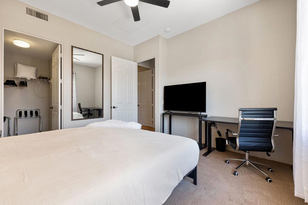 50660 Santa Rosa Plaza 5