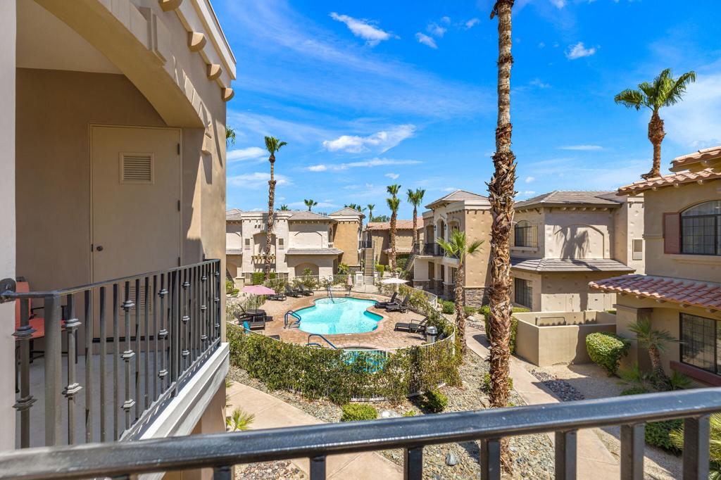 50660 Santa Rosa Plaza 5