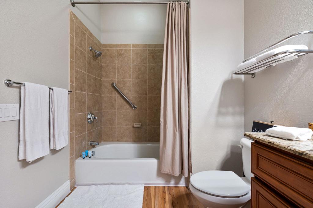 50660 Santa Rosa Plaza 5