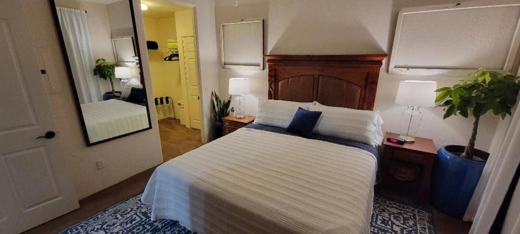 50680 Santa Rosa Plaza 4