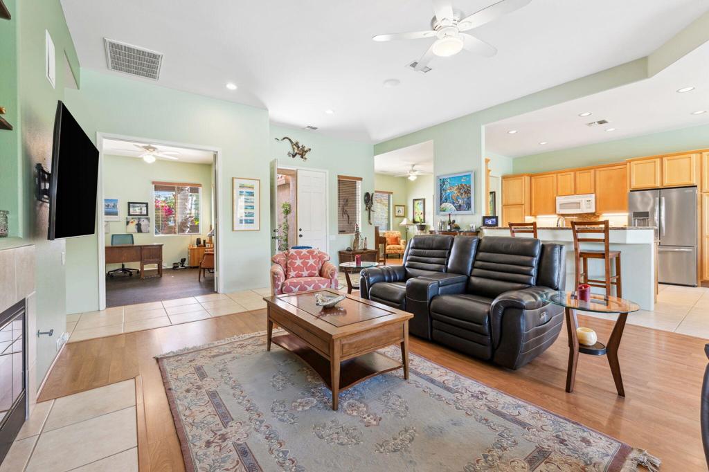 40785 Avenida Rosario