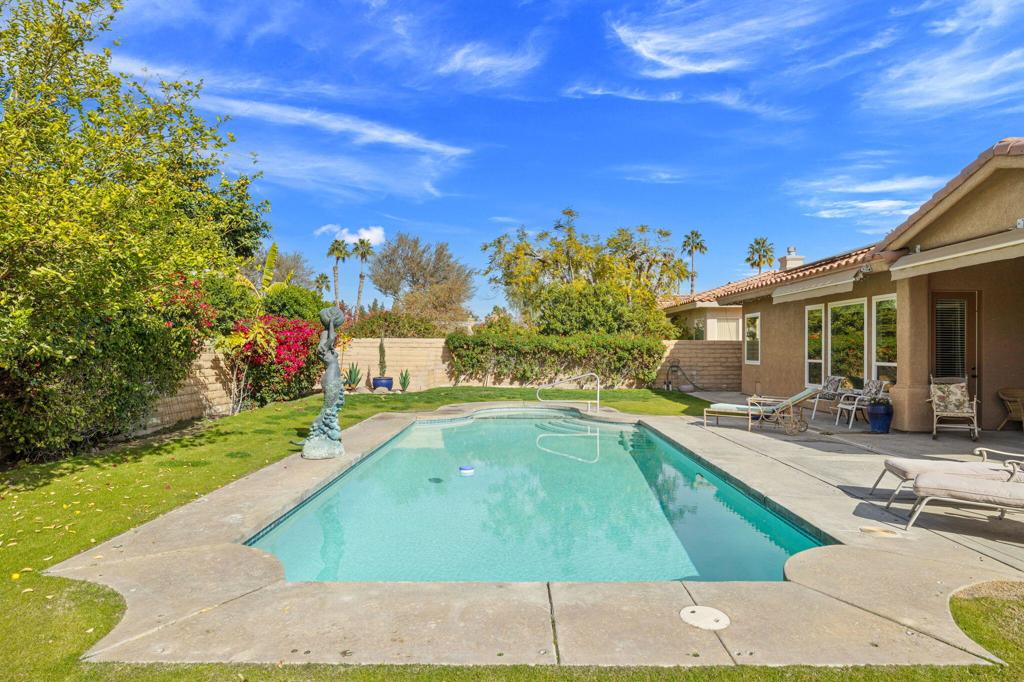 40785 Avenida Rosario