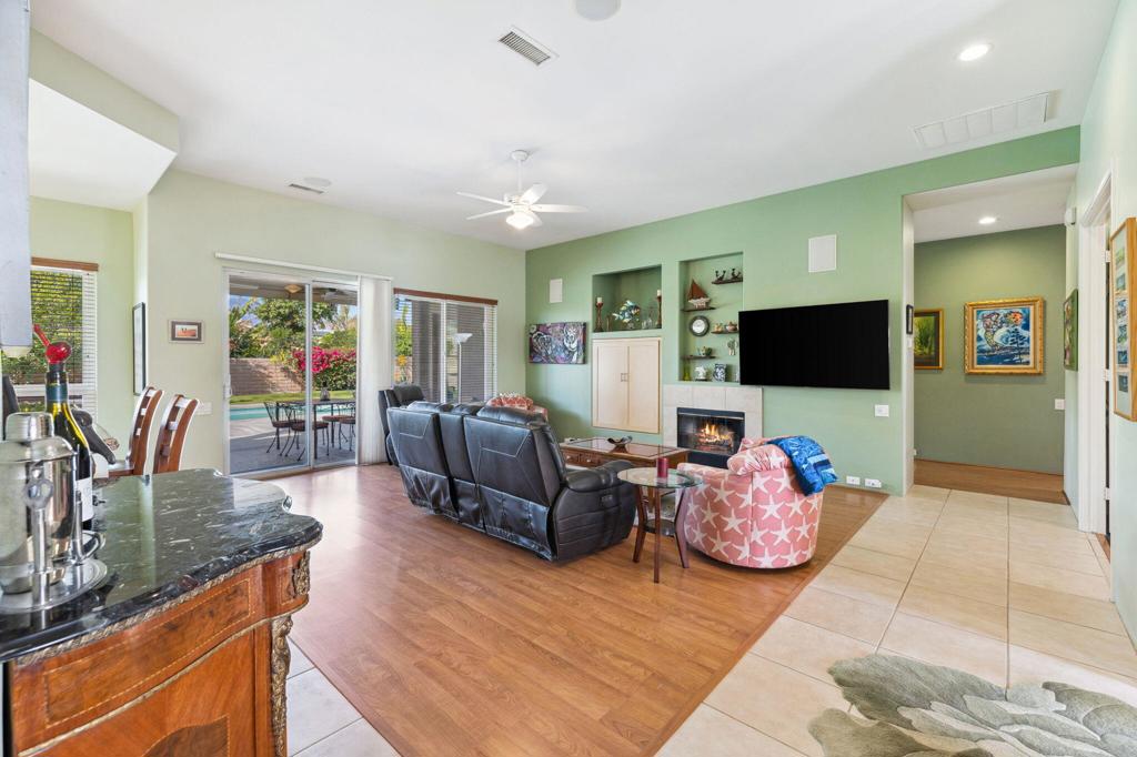 40785 Avenida Rosario