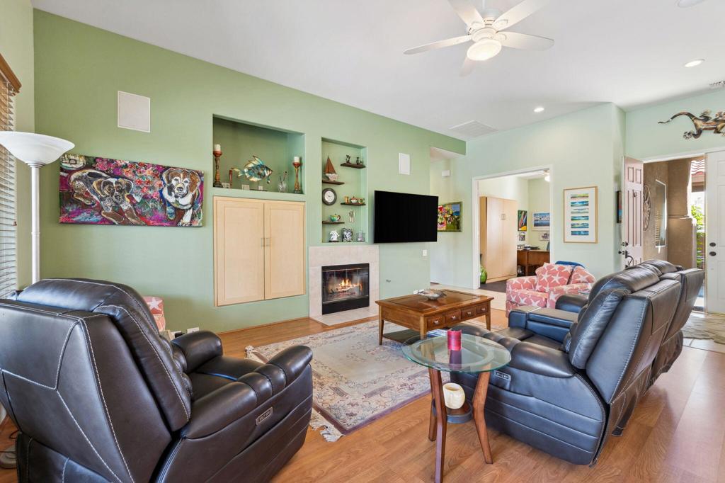 40785 Avenida Rosario