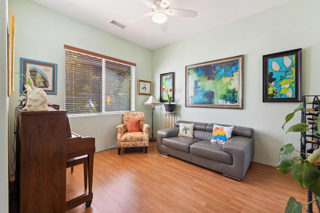 40785 Avenida Rosario