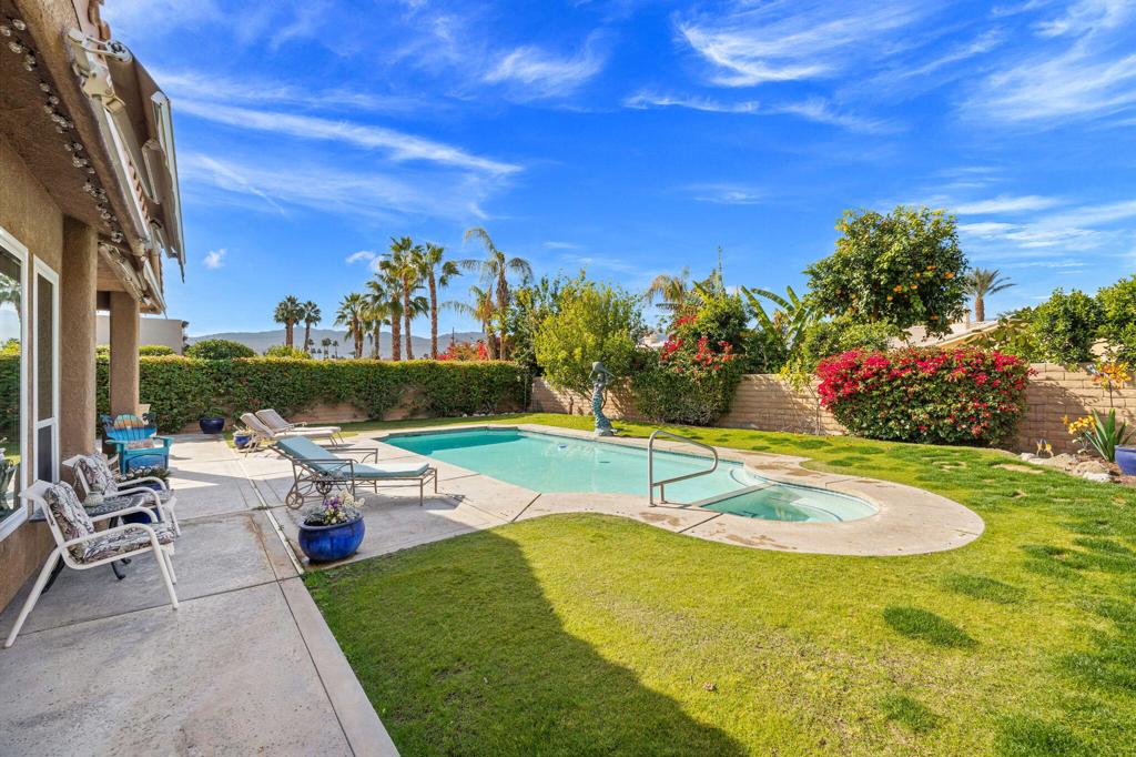 40785 Avenida Rosario
