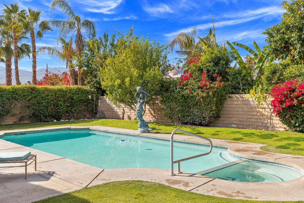 40785 Avenida Rosario