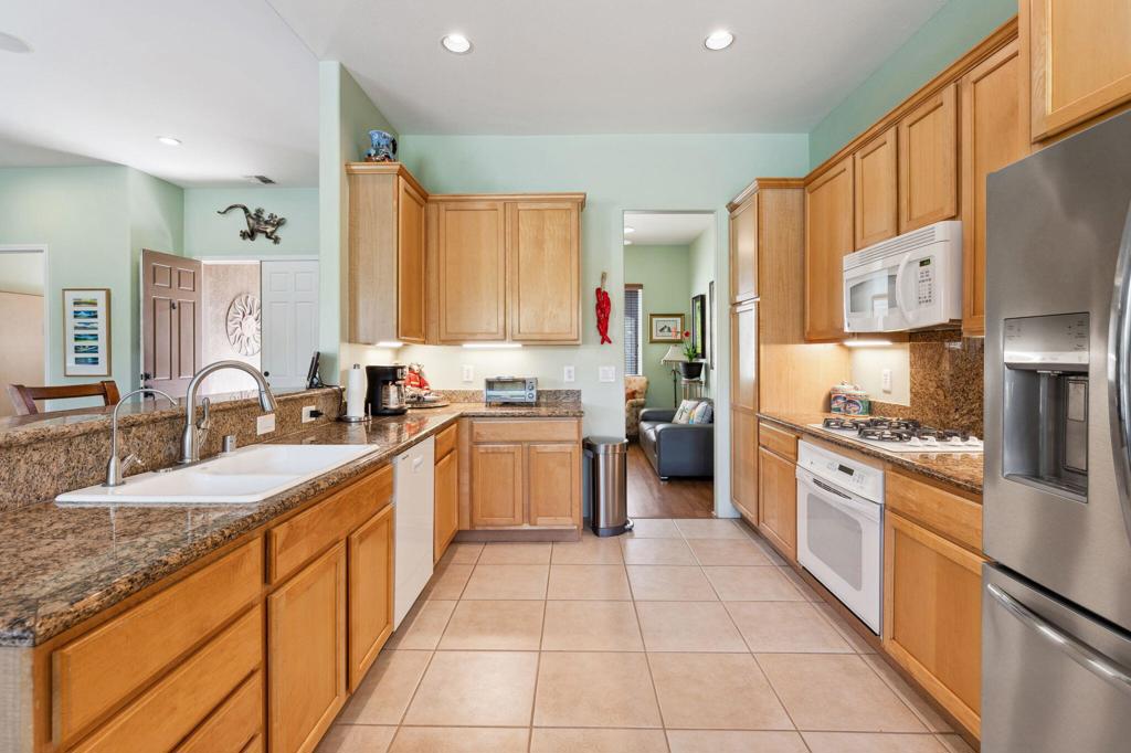 40785 Avenida Rosario