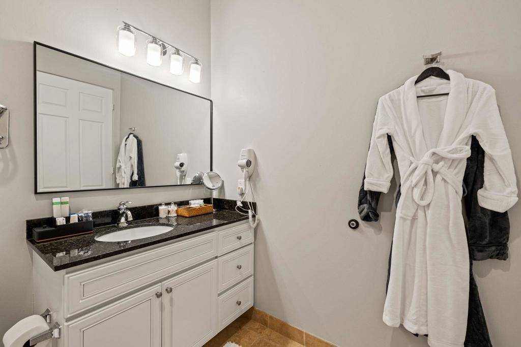 50700 Santa Rosa Plaza 1