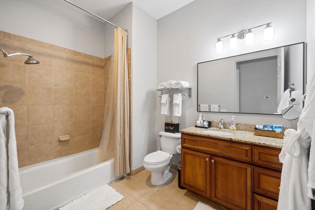 50700 Santa Rosa Plaza 7