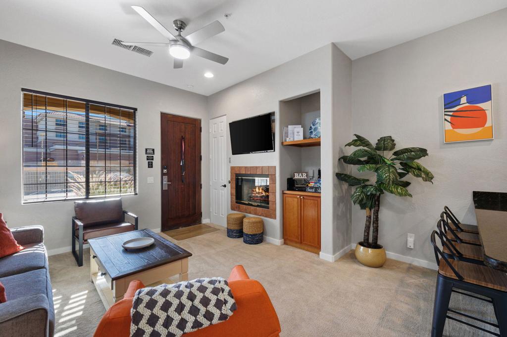 50620 Santa Rosa Plaza 4