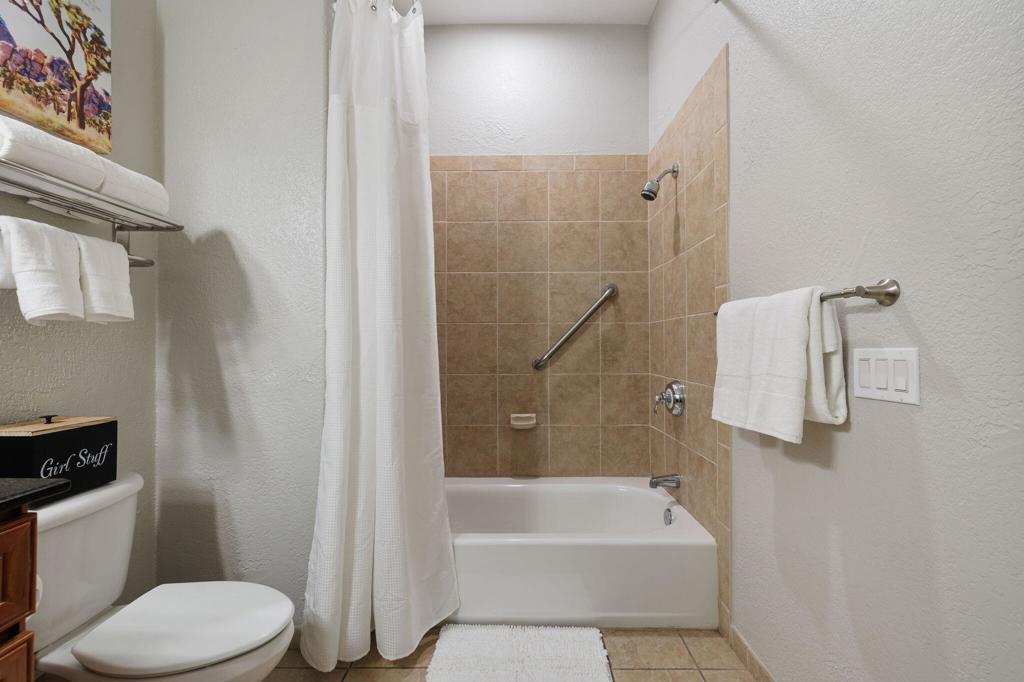 50620 Santa Rosa Plaza 4
