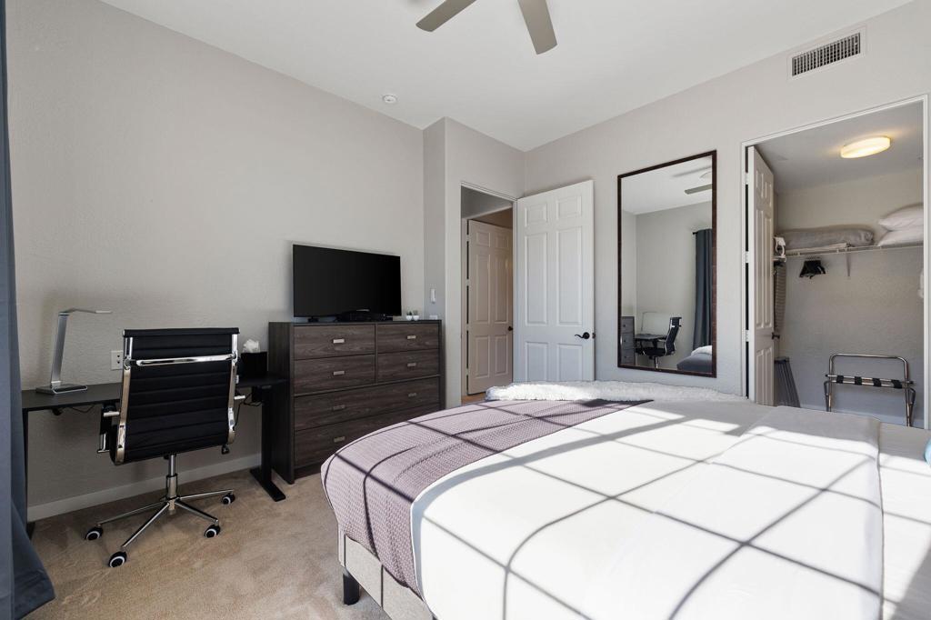 50620 Santa Rosa Plaza 4