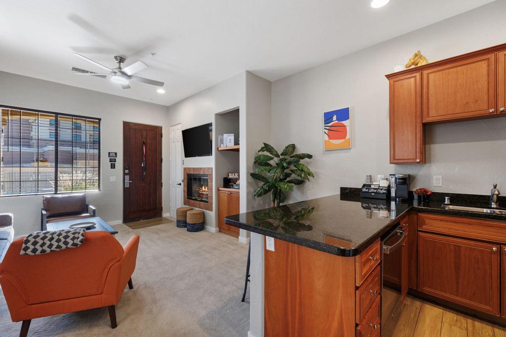 50620 Santa Rosa Plaza 4