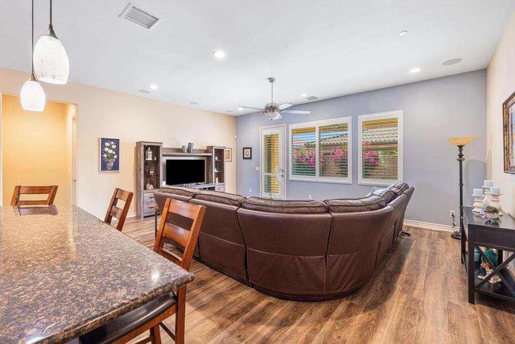 43086 Borretti Way