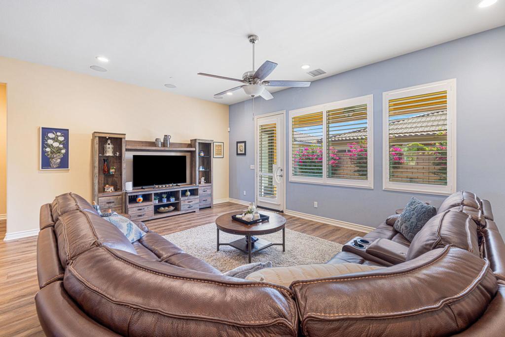 43086 Borretti Way