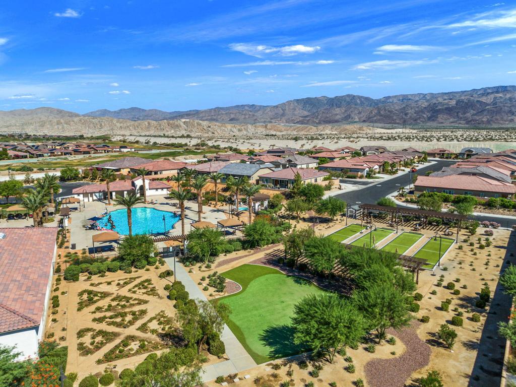 43086 Borretti Way