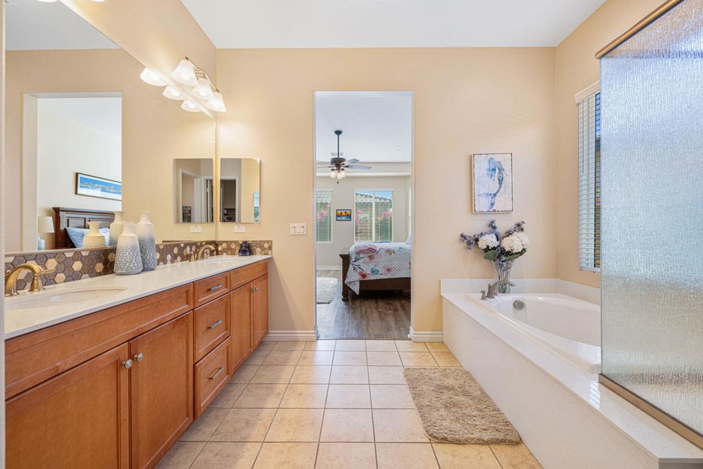 43086 Borretti Way