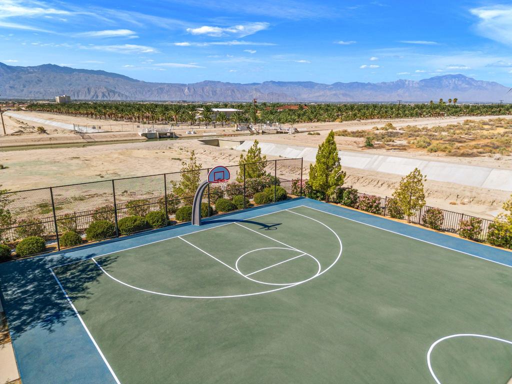 43086 Borretti Way