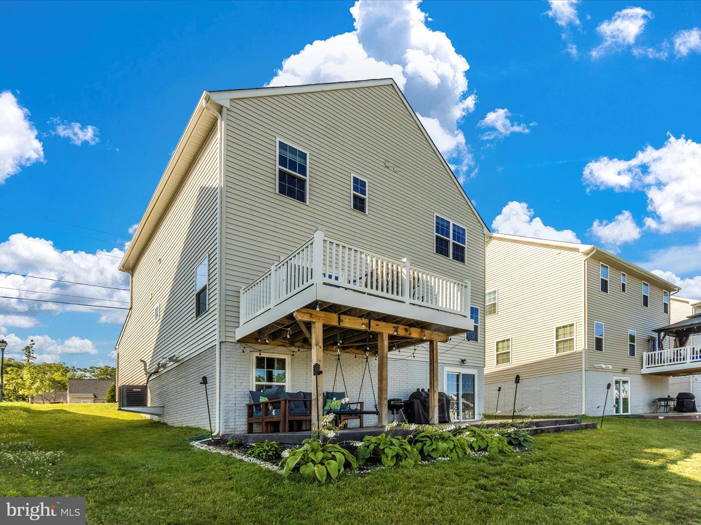 216 CEDAR HILL LANE