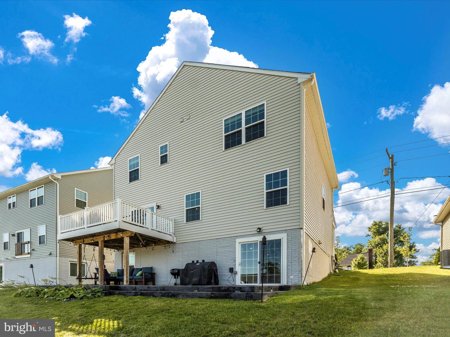 216 CEDAR HILL LANE