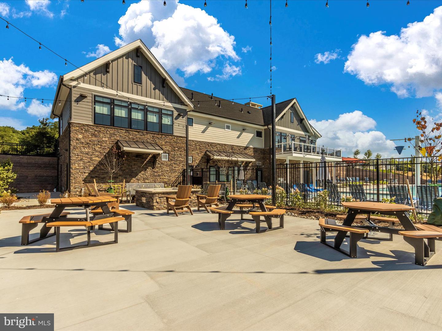 216 CEDAR HILL LANE