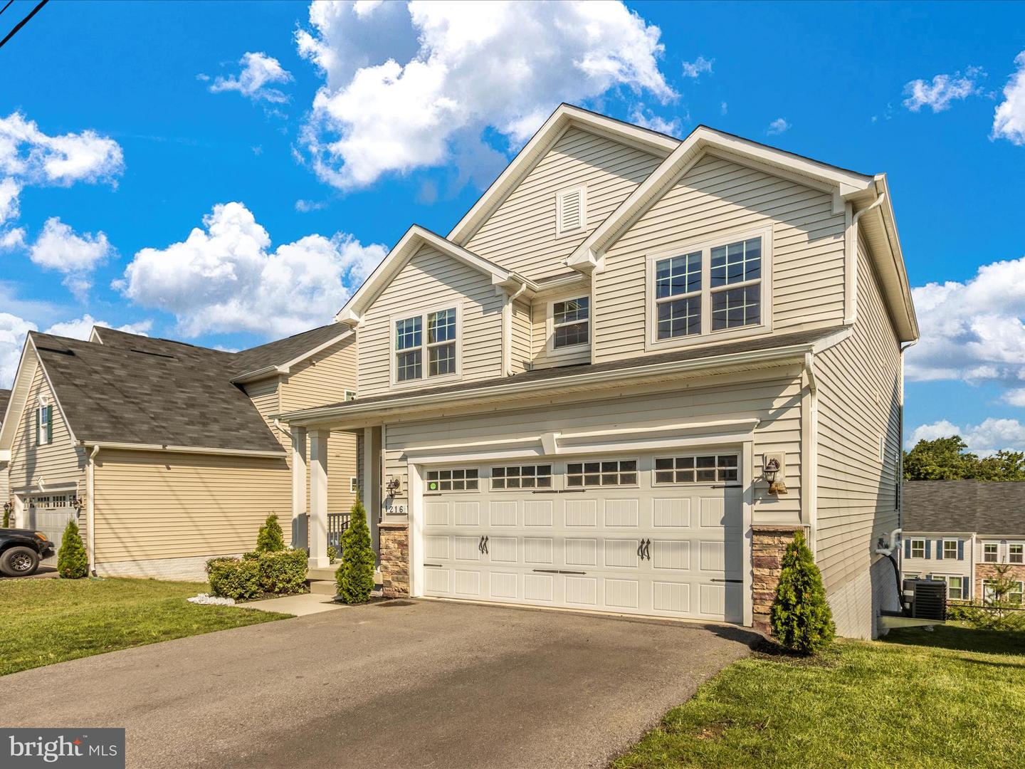 216 CEDAR HILL LANE