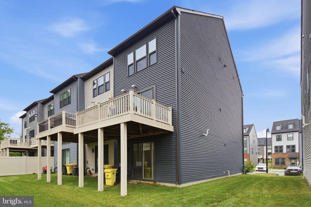 653 LAKEMONT DRIVE