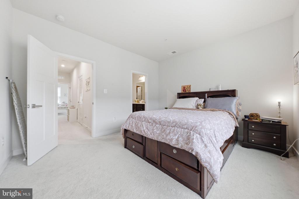 653 LAKEMONT DRIVE