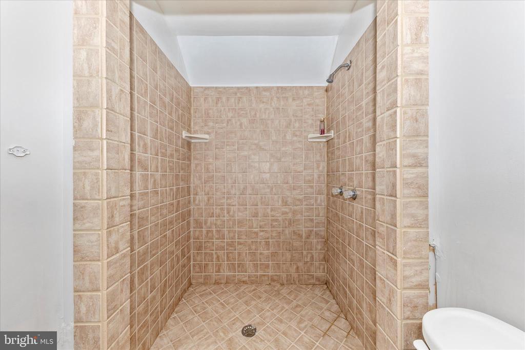 5521 AUBURN COURT
