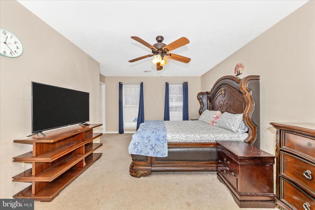5521 AUBURN COURT