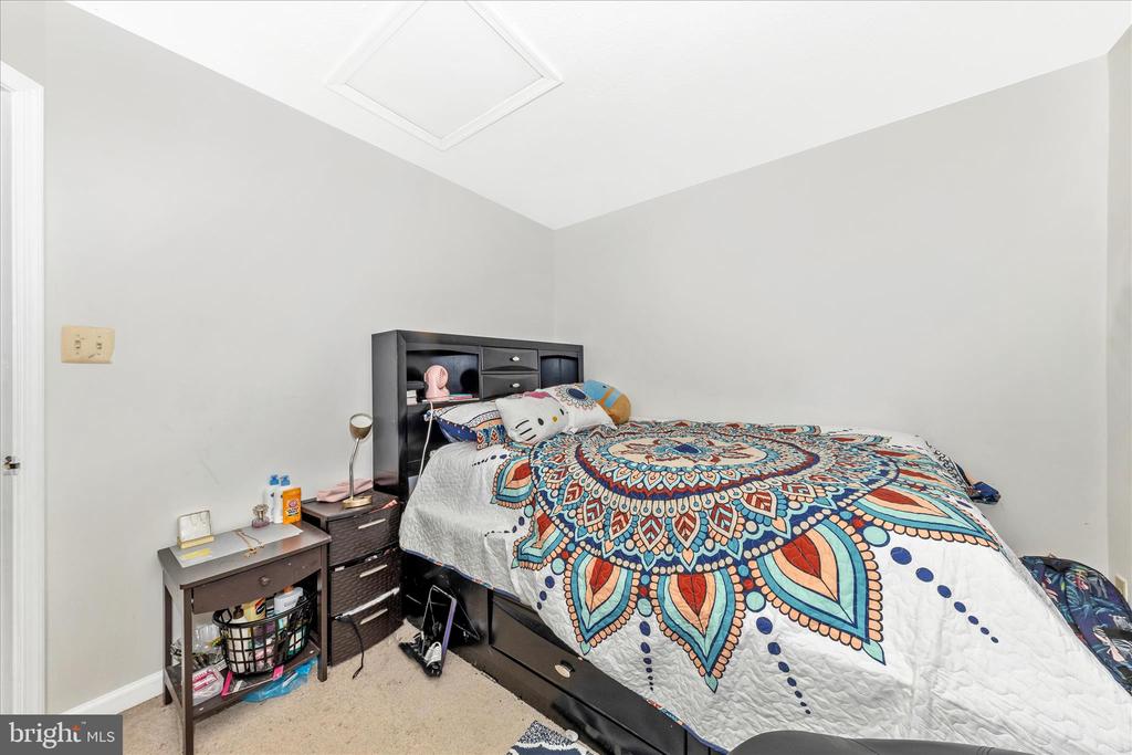 5521 AUBURN COURT