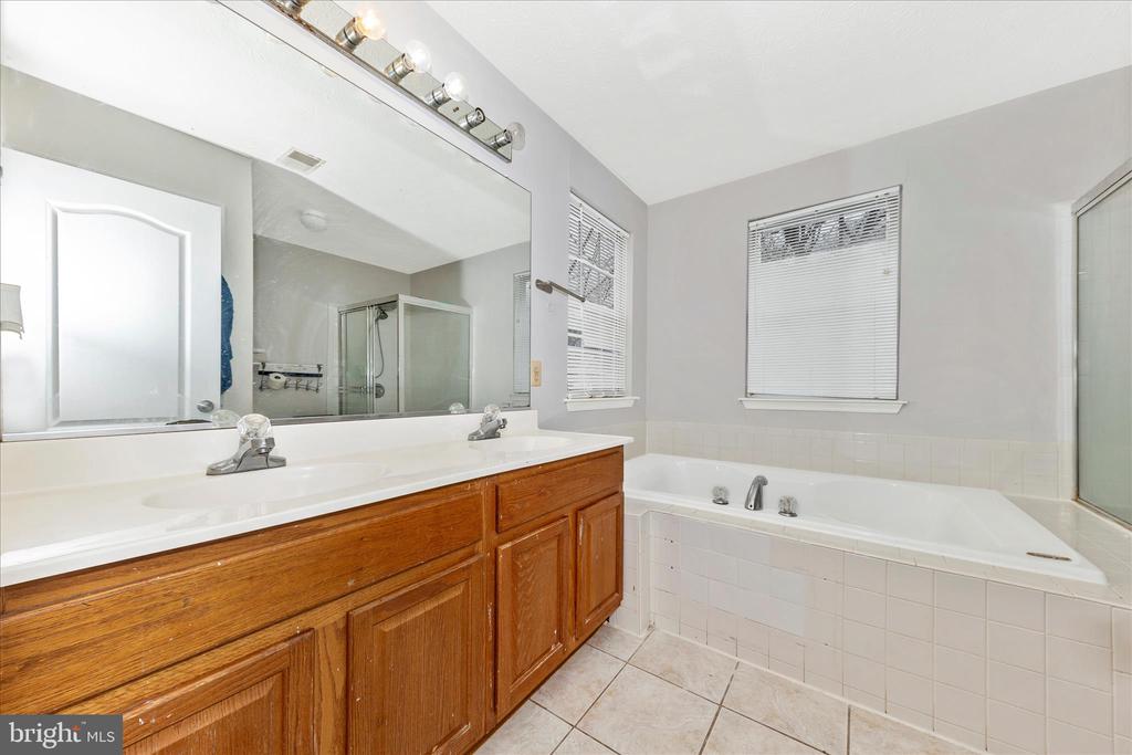 5521 AUBURN COURT