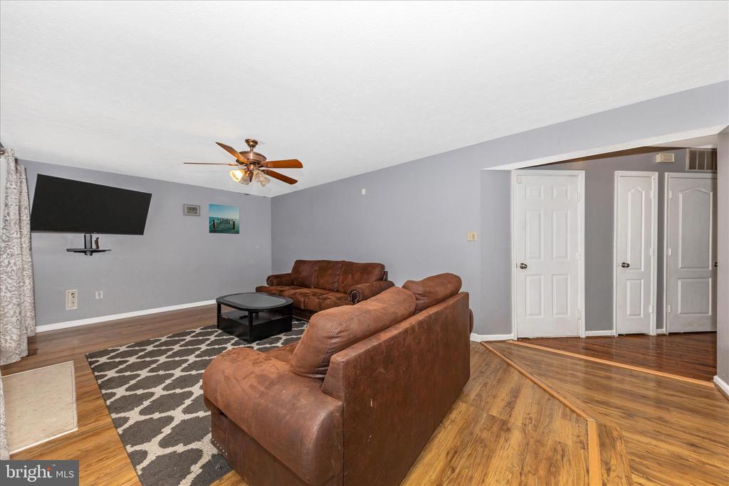 5521 AUBURN COURT