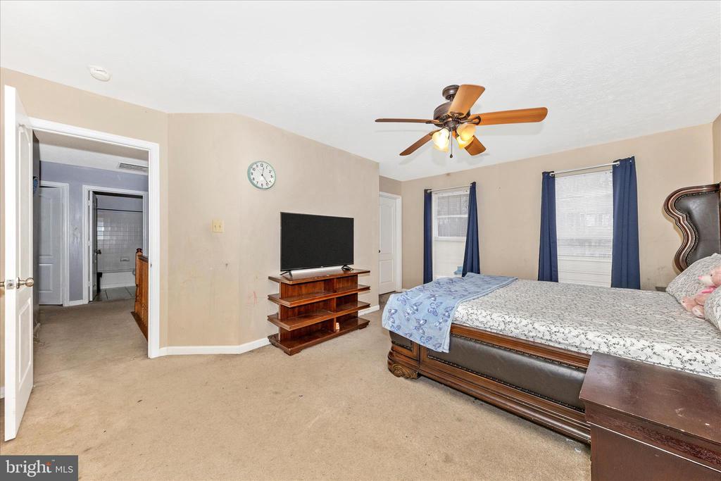 5521 AUBURN COURT