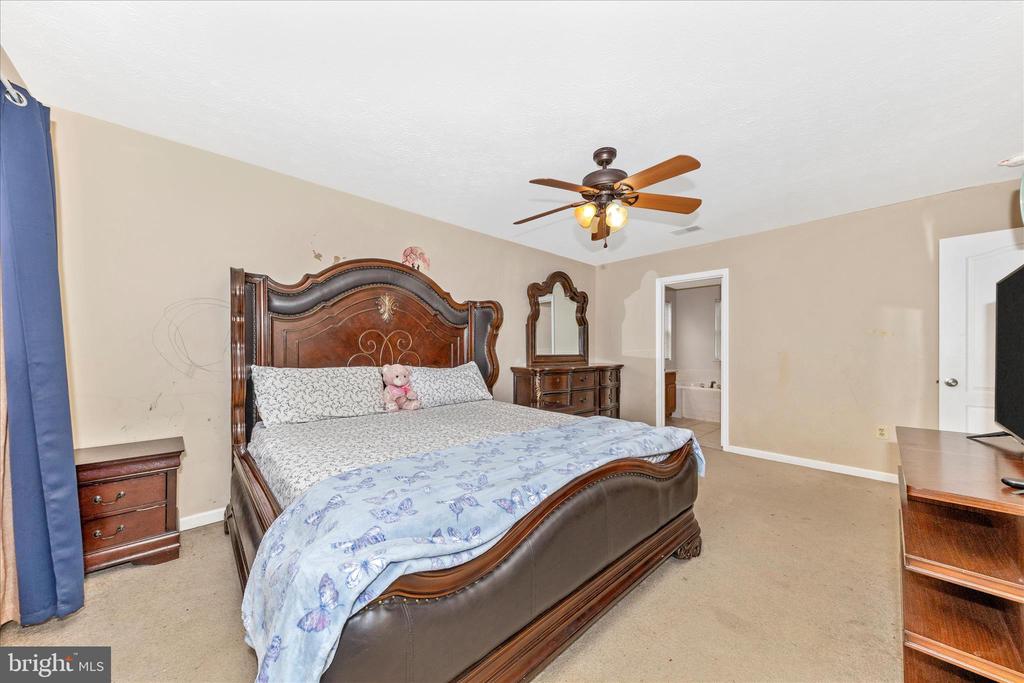5521 AUBURN COURT