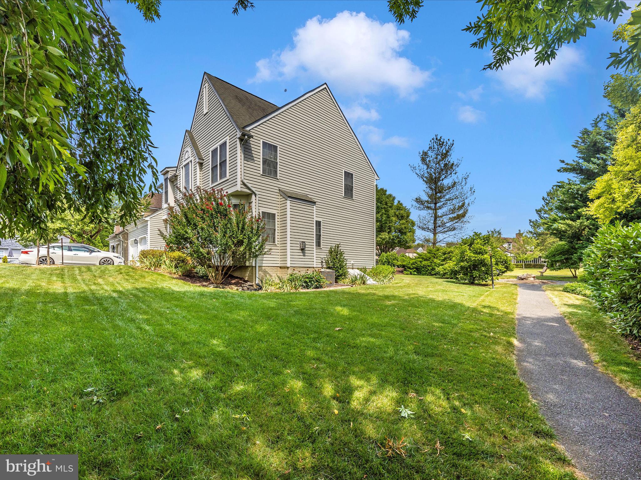 2568 Bear den Rd