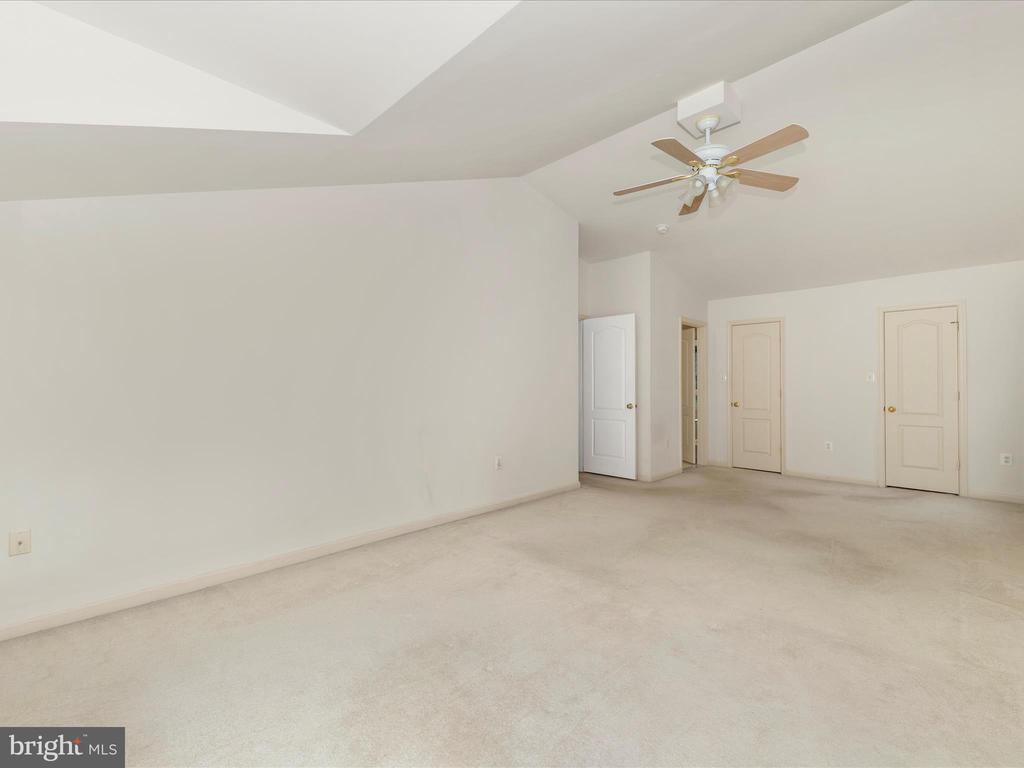 2568 Bear den Rd