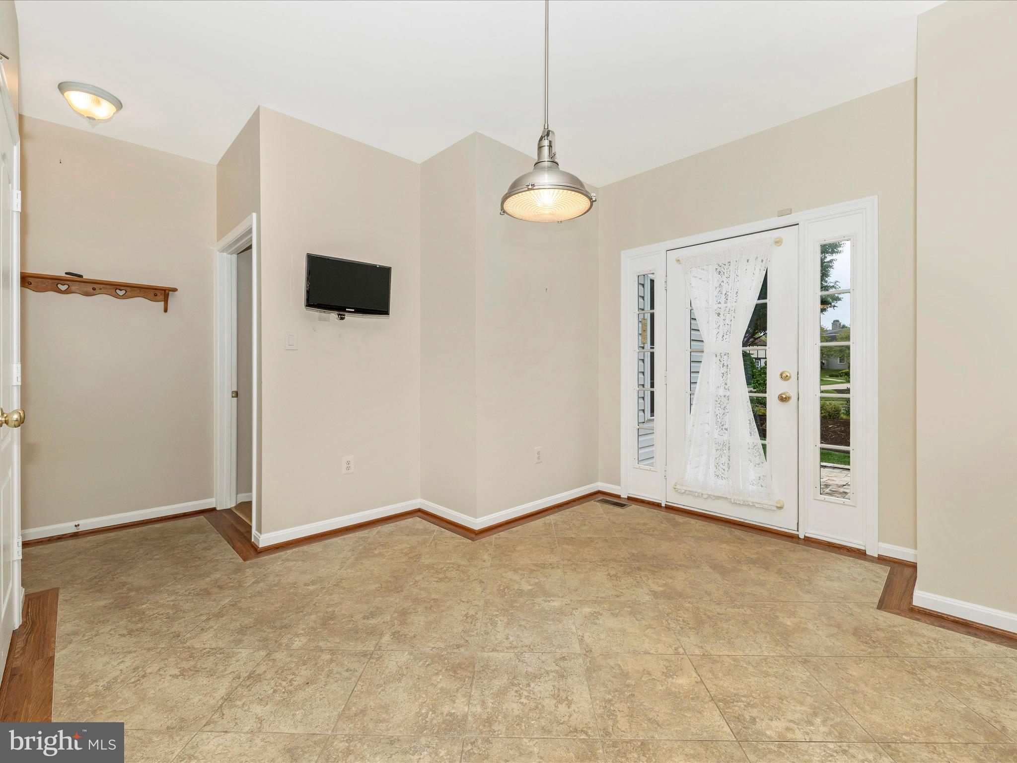 2568 Bear den Rd