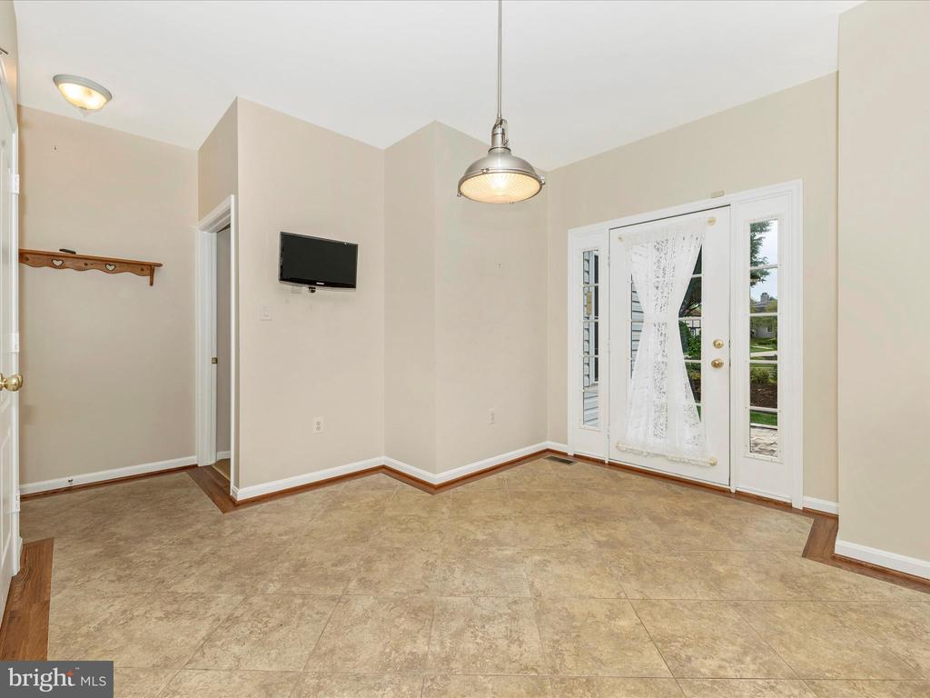 2568 Bear den Rd