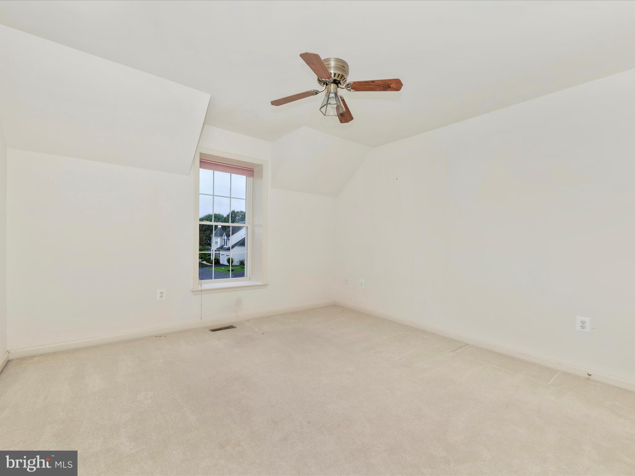 2568 Bear den Rd