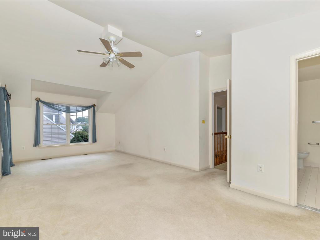 2568 Bear den Rd