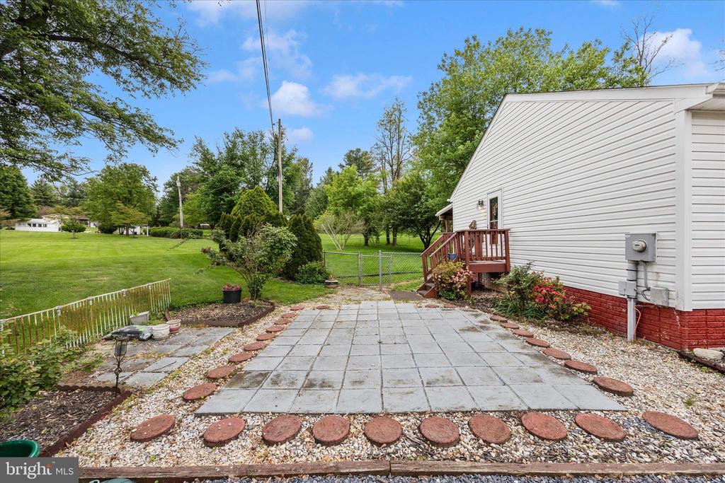 9549 FINGERBOARD ROAD