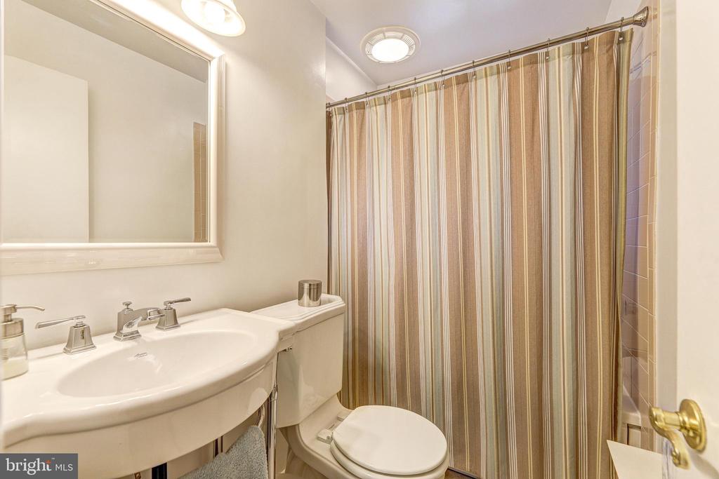 646 KENNEBEC AVENUE Unit: 646