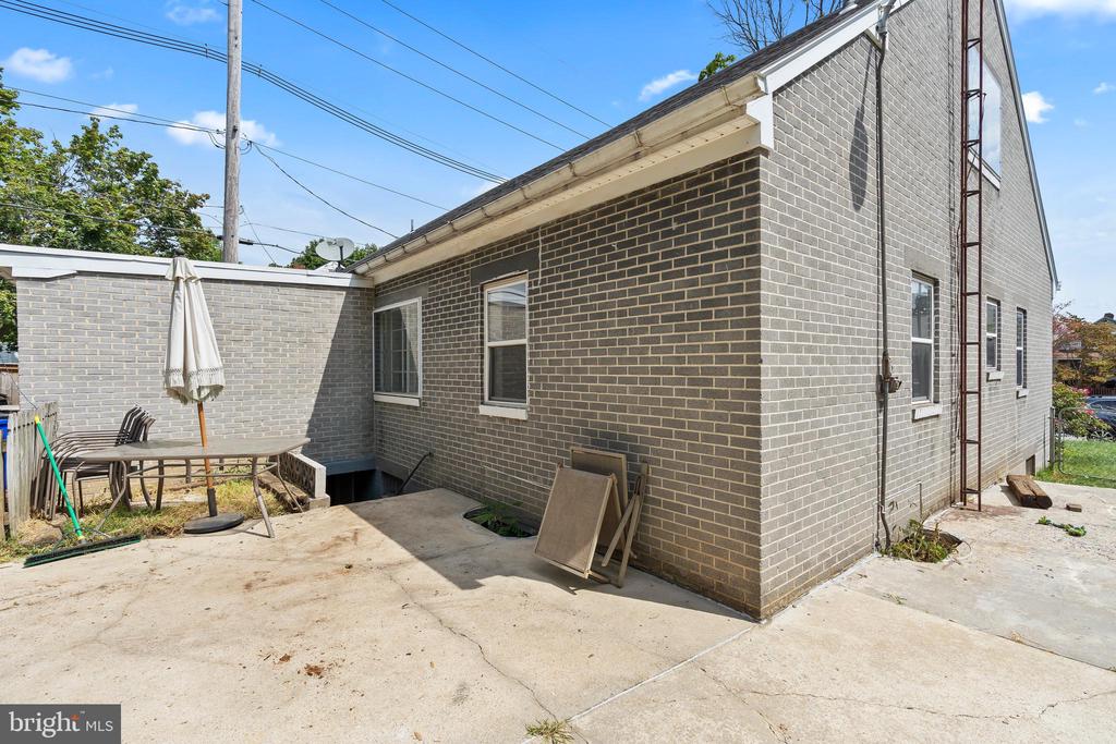 901 Rose Hill Ave