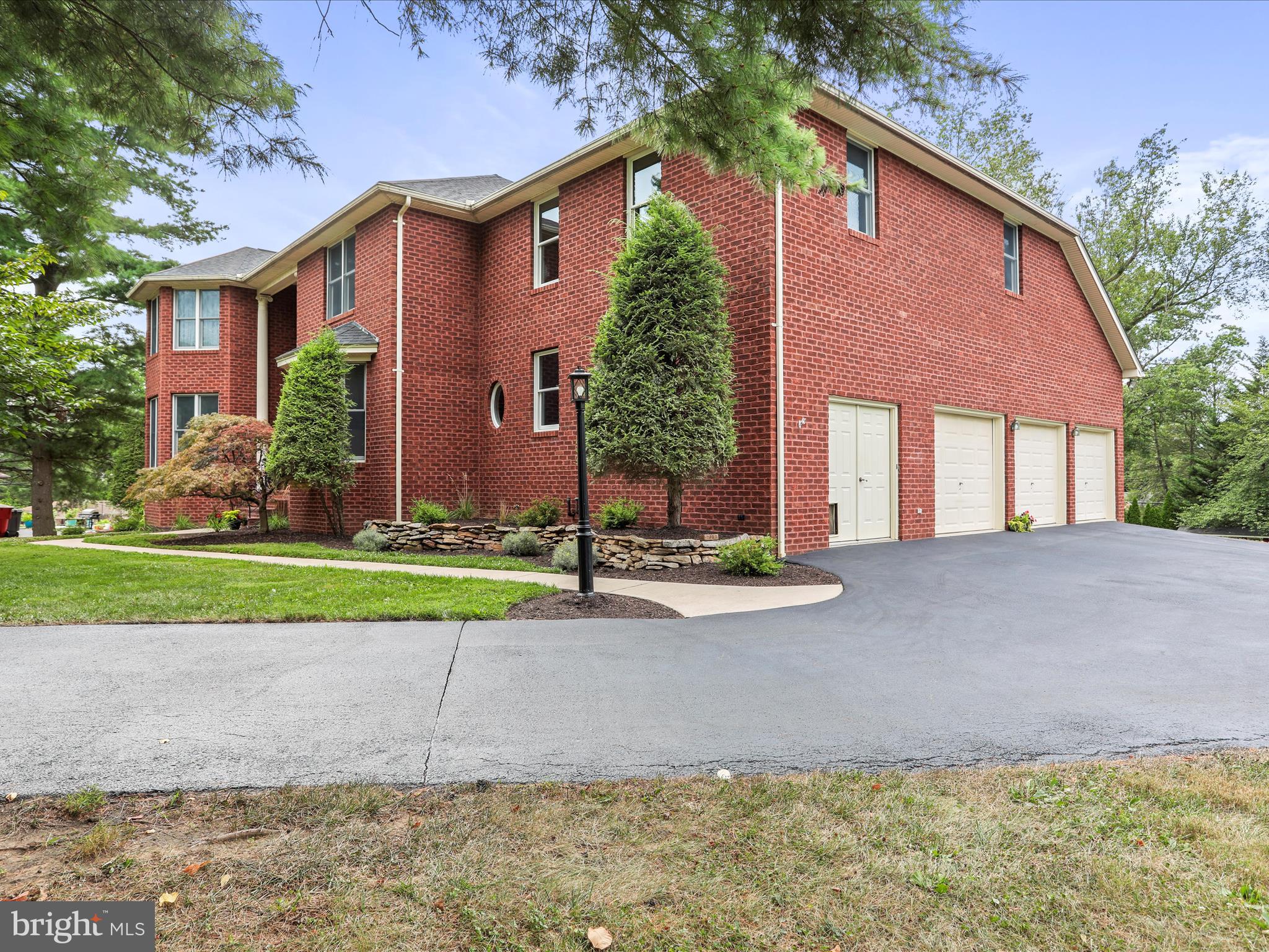 11724 MOCKINGBIRD LANE