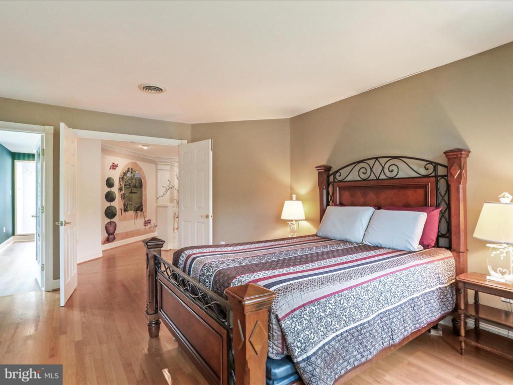 11724 MOCKINGBIRD LANE